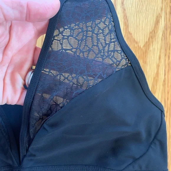 Lululemon Twist & Train Bra. Black 6. Like new - Picture 5 of 7